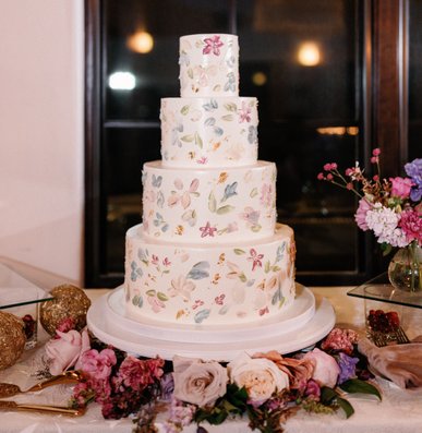 4 tiered wedding cake with buttercream flower pattern on wedding cake from Flour and Bloom Cakes